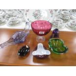 6 pieces of coloured glassware