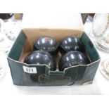 4 lawn bowls