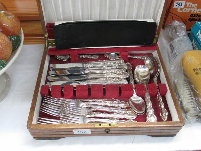 A boxed 43 piece cutlery set (box is a/f)