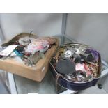 2 trays of assorted costume jewellery and beads