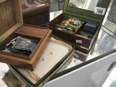 2 jewellery boxes with jewellery