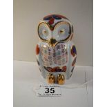 A figurine of an owl in the style of Royal Crown Derby no stopper in bottom but in good condition,