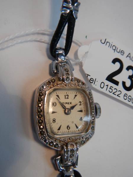 A ladies Timex Art Deco wrist watch in working order. - Image 2 of 3