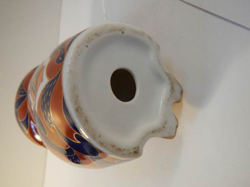 A figurine of an owl in the style of Royal Crown Derby no stopper in bottom but in good condition, - Image 3 of 3