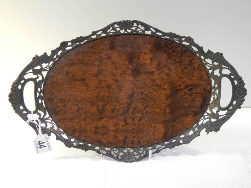 An early 20th century silver plate and walnut tray, 14" wide, needs cleaning but in good condition. - Image 5 of 5