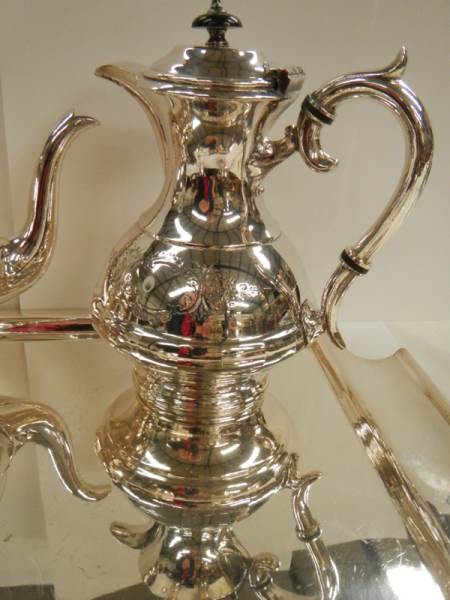 A good quality 5 pieces silver plate tea set including a heavy tray. - Image 4 of 6