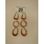 3 pairs of 9ct gold earrings 3g