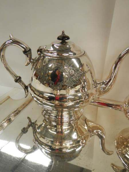 A good quality 5 pieces silver plate tea set including a heavy tray. - Image 3 of 6