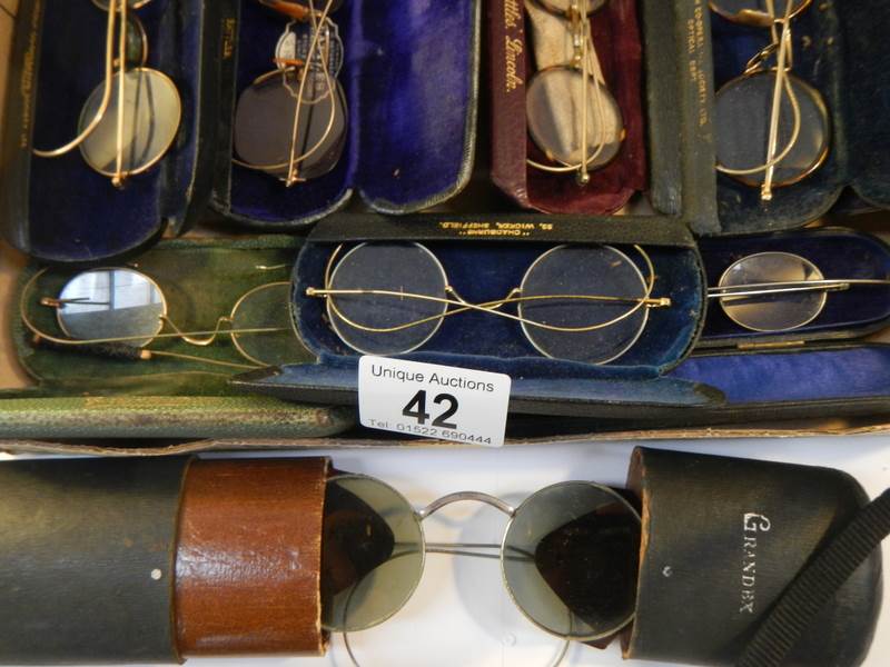 8 pairs of vintage spectacles in cases, possibly some gold but none marked. - Image 3 of 5