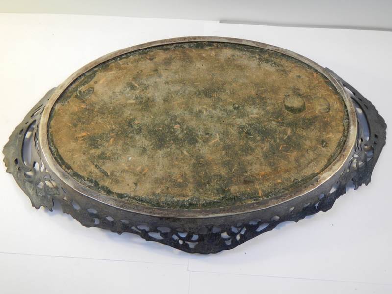 An early 20th century silver plate and walnut tray, 14" wide, needs cleaning but in good condition. - Image 3 of 5