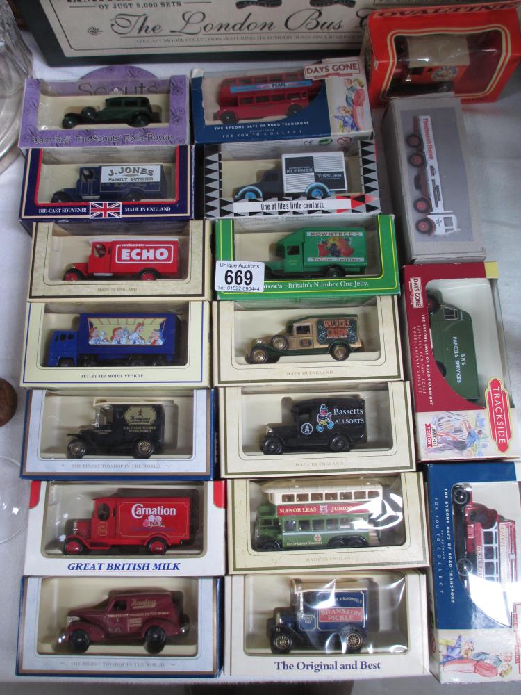 A rare Lledo days Gone Ltd Edition 849/5000 The London bus collection and over 15 Lledo models - Image 2 of 3