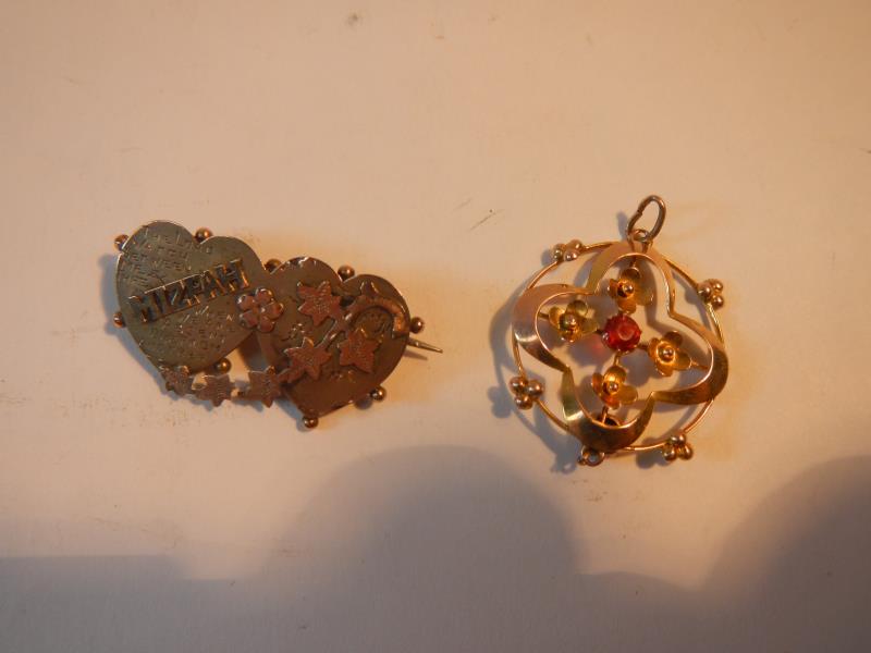 A 9ct gold brooch plus fob with ruby stone in centre not tested - Image 5 of 6