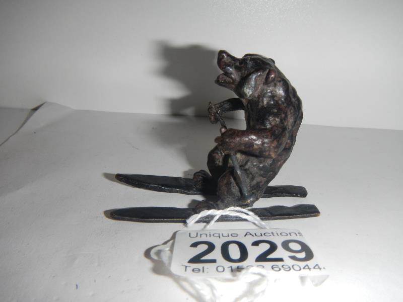 An early painted bronze of a dog on skis 2 inches high - Image 4 of 5