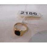 An 18ct gold gentleman's signet ring,