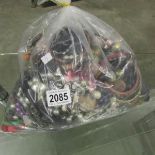 A mixed lot of costume jewellery in a bag, approximately 3 kg in weight.