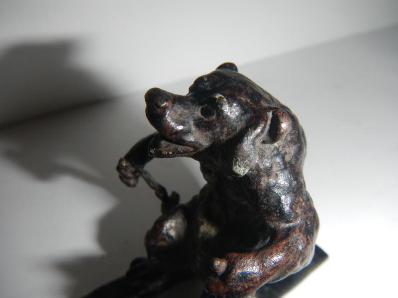 An early painted bronze of a dog on skis 2 inches high - Image 5 of 5