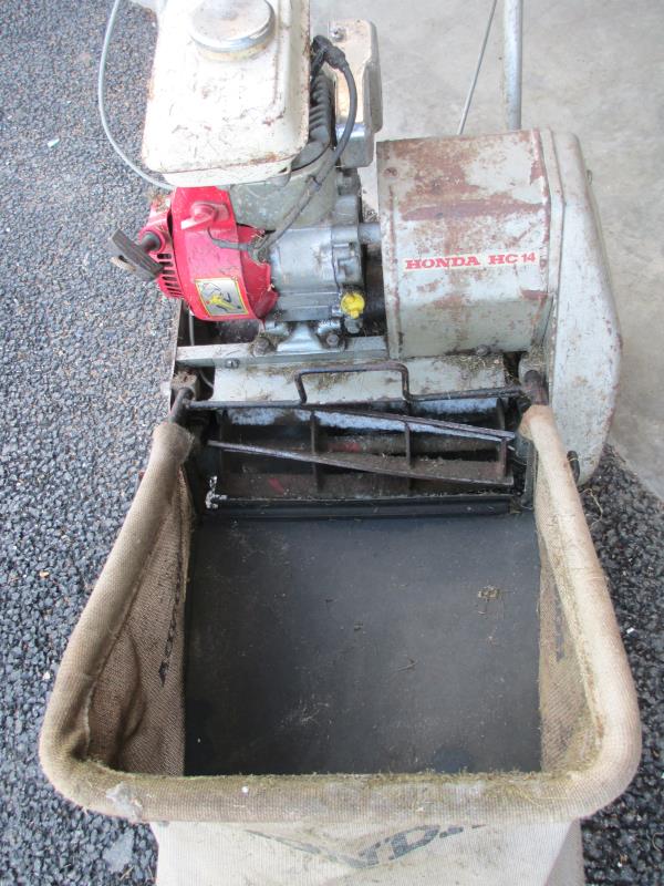 A Honda HC14 cylinder petrol mower - Image 3 of 9