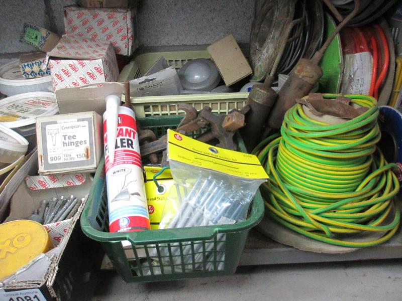 A large quantity of workshop /garage hardware - Image 3 of 5