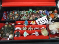 A good lot of costume jewellery.