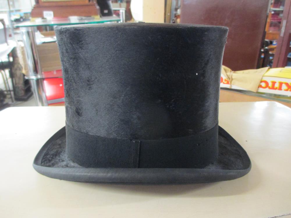 A leather cased silk top hat marked 'Lincoln', Bennett & Co., Sackville Street, Picadilly, London. - Image 5 of 16