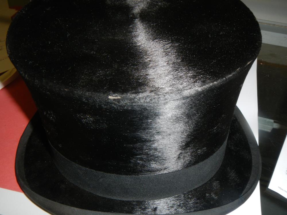 A leather cased silk top hat marked 'Lincoln', Bennett & Co., Sackville Street, Picadilly, London. - Image 8 of 16