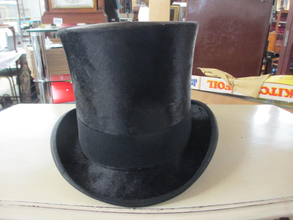 A leather cased silk top hat marked 'Lincoln', Bennett & Co., Sackville Street, Picadilly, London. - Image 3 of 16