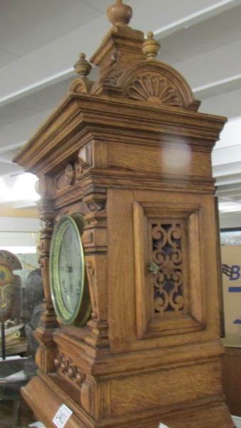 A late Victorian tall oak mantel/bracket clock with silvered dial, in very good condition. 28" tall. - Image 6 of 11