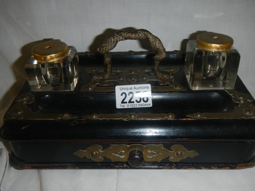 A good early 20th century inkstand in good original order. - Image 2 of 2
