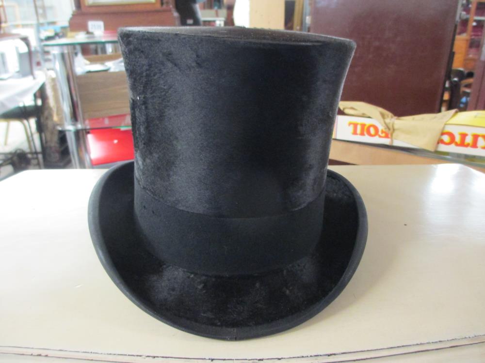 A leather cased silk top hat marked 'Lincoln', Bennett & Co., Sackville Street, Picadilly, London. - Image 6 of 16