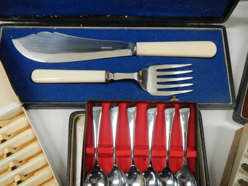 6 assorted cutlery sets including 2 with wedding present cards. - Image 2 of 6