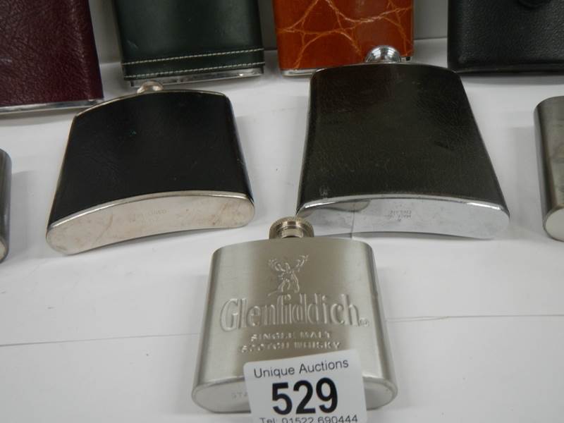 9 20th century hip flasks (6 leather coloured, - Bild 4 aus 4