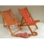 2 dolls deck chairs and parasol;