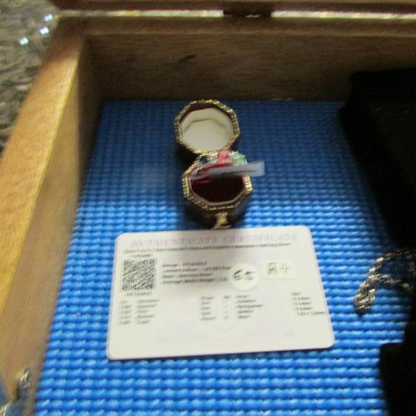 A display case containing 6 silver rings, all with certificates, and 10 silver pendants. - Image 4 of 23