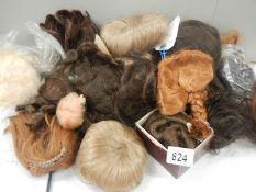 A quantity of dolls wigs.