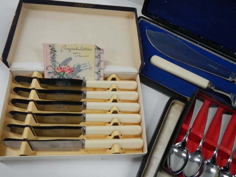 6 assorted cutlery sets including 2 with wedding present cards. - Image 5 of 6