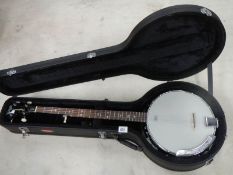 A Union Series TB18DLX-G 5 string banjo, made by Tanglewood.