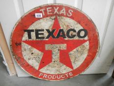 An old metal Texaco sign. ****Condition report**** Diameter approx. 59cm.