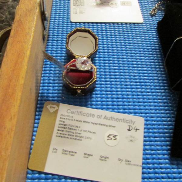 A display case containing 6 silver rings, all with certificates, and 10 silver pendants. - Image 6 of 23