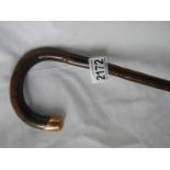 A walking stick with 9ct gold mount. ****Condition report**** Total L 105cm.