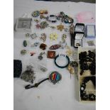 A mixed lot of vintage and contemporary costume jewellery including 14 brooches,