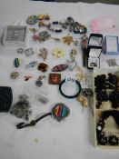 A mixed lot of vintage and contemporary costume jewellery including 14 brooches,