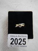 A 18ct gold and diamond cross over ring. Size P.