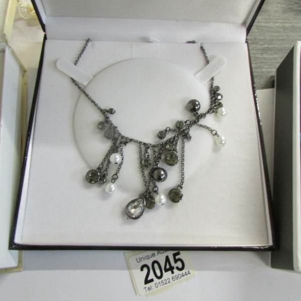 2 dazzling vintage necklace and a further necklace in a designer style. - Image 3 of 4