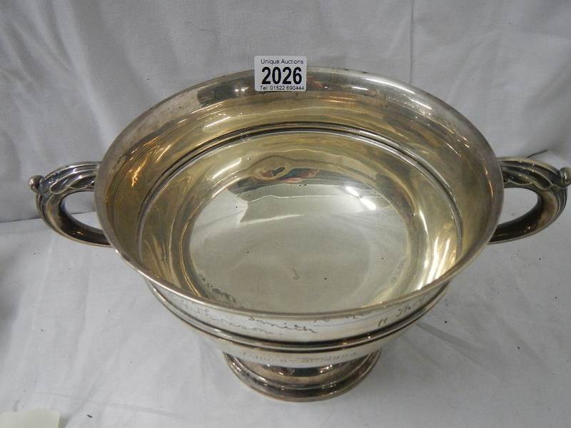 A large hall marked silver bowl with six signatures, 24 ounces / 834 grams. - Image 2 of 6