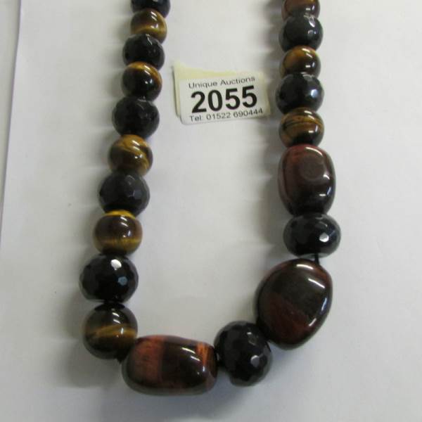 A long necklace of gemstone beads (Tigers eye). - Image 2 of 2