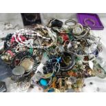 A mixed lot of costume jewellery