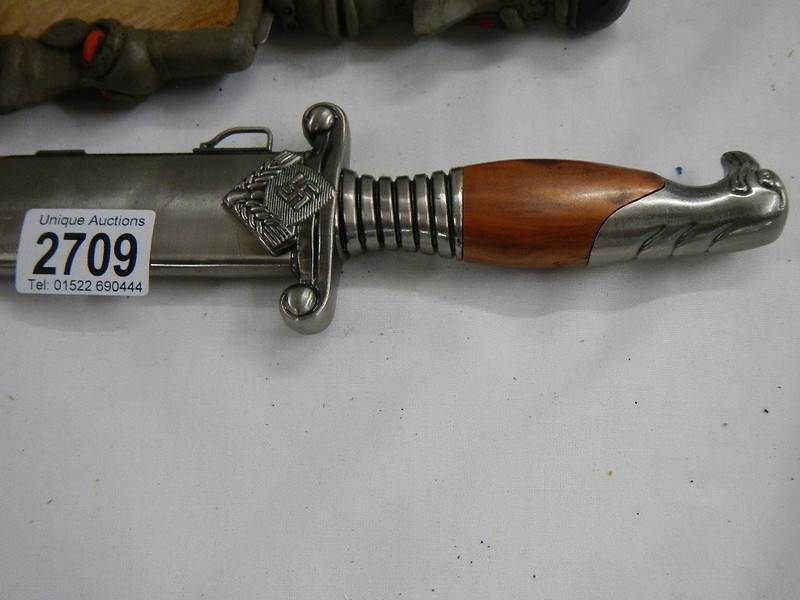 2 20th century knives including one with handle shaped as head. - Image 2 of 7