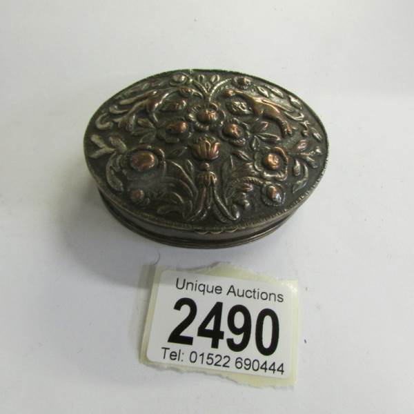 A Sheffield plate snuff box (plate worn).