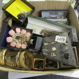 A large mixed lot of assorted costume jewellery.
