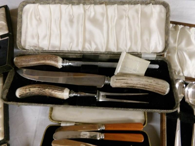A mixed lot of cased cutlery including fish servers, carving set, spoons, knives etc. - Image 5 of 6